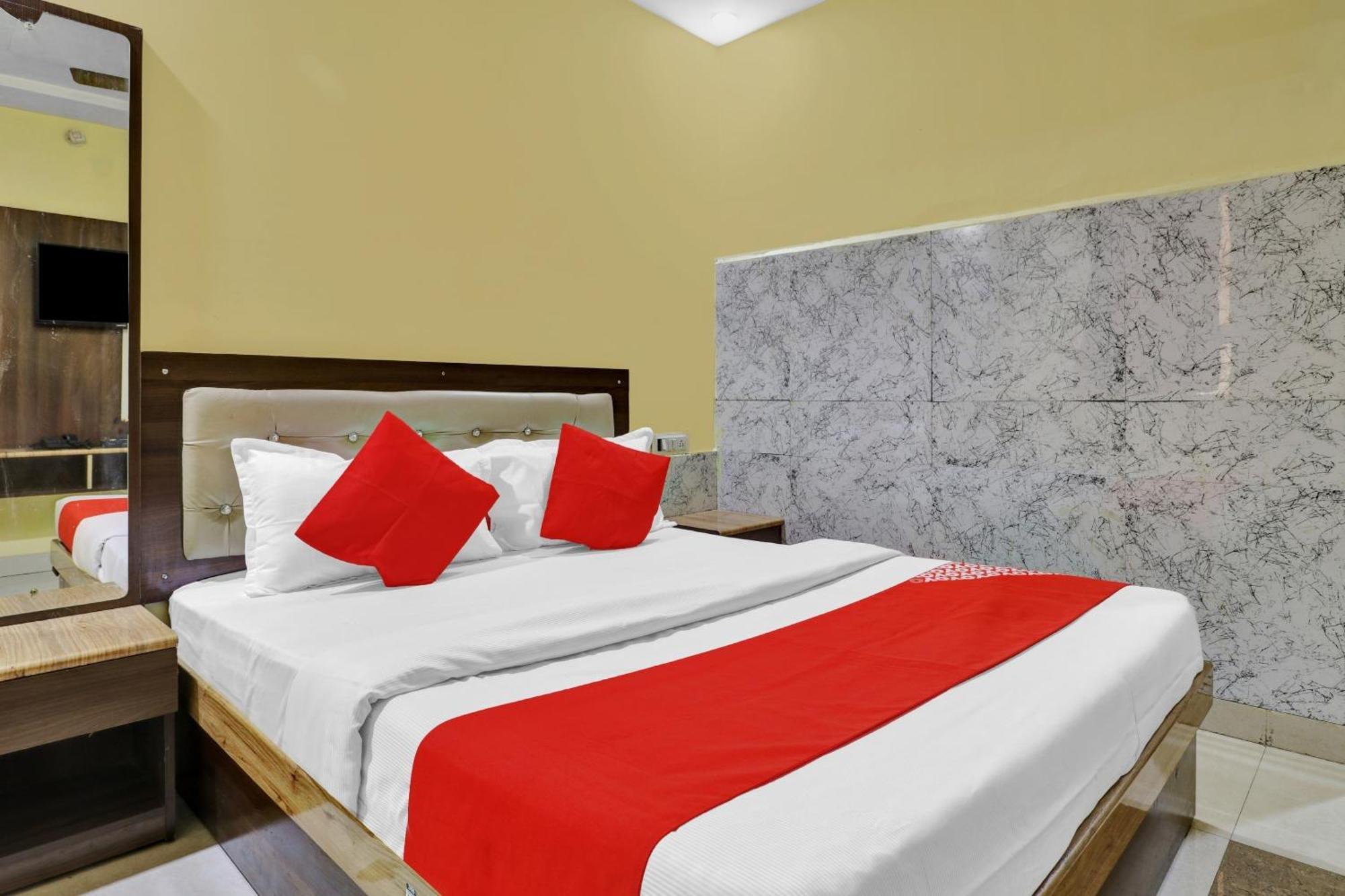 Capital O Royal Inn Near Laskar Гваліор Екстер'єр фото
